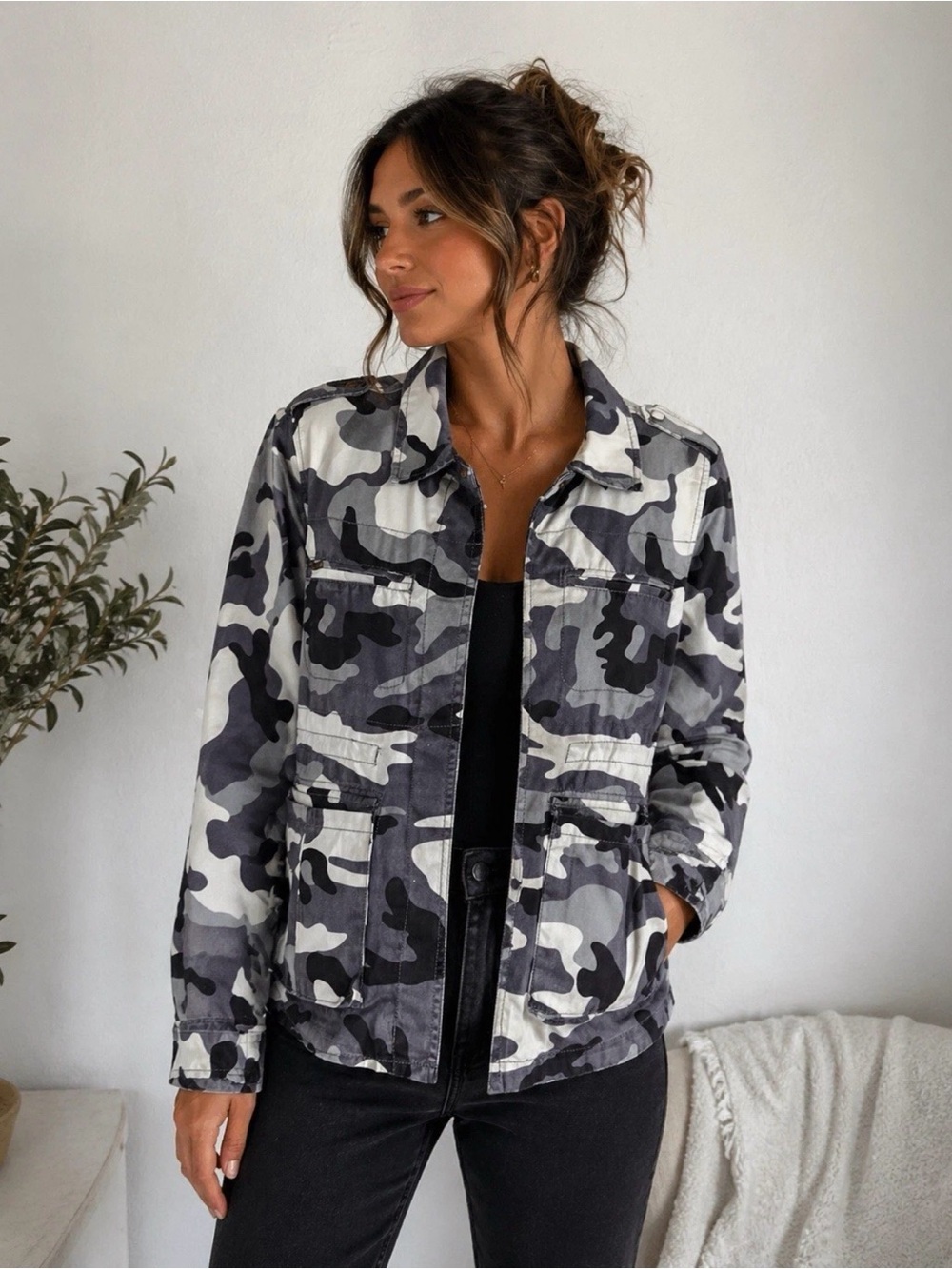 Romeo & Juliet Couture Women's Gray Camo Utility Jacket Size Small S Zip Up